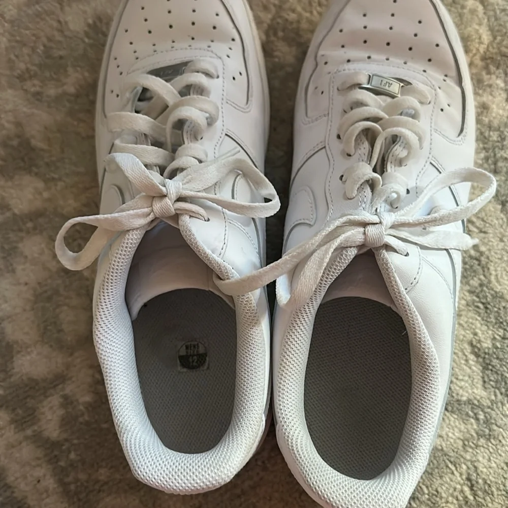 EUC Nike Men’s Air Force 1 ‘07 White Athletic Sneakers 12